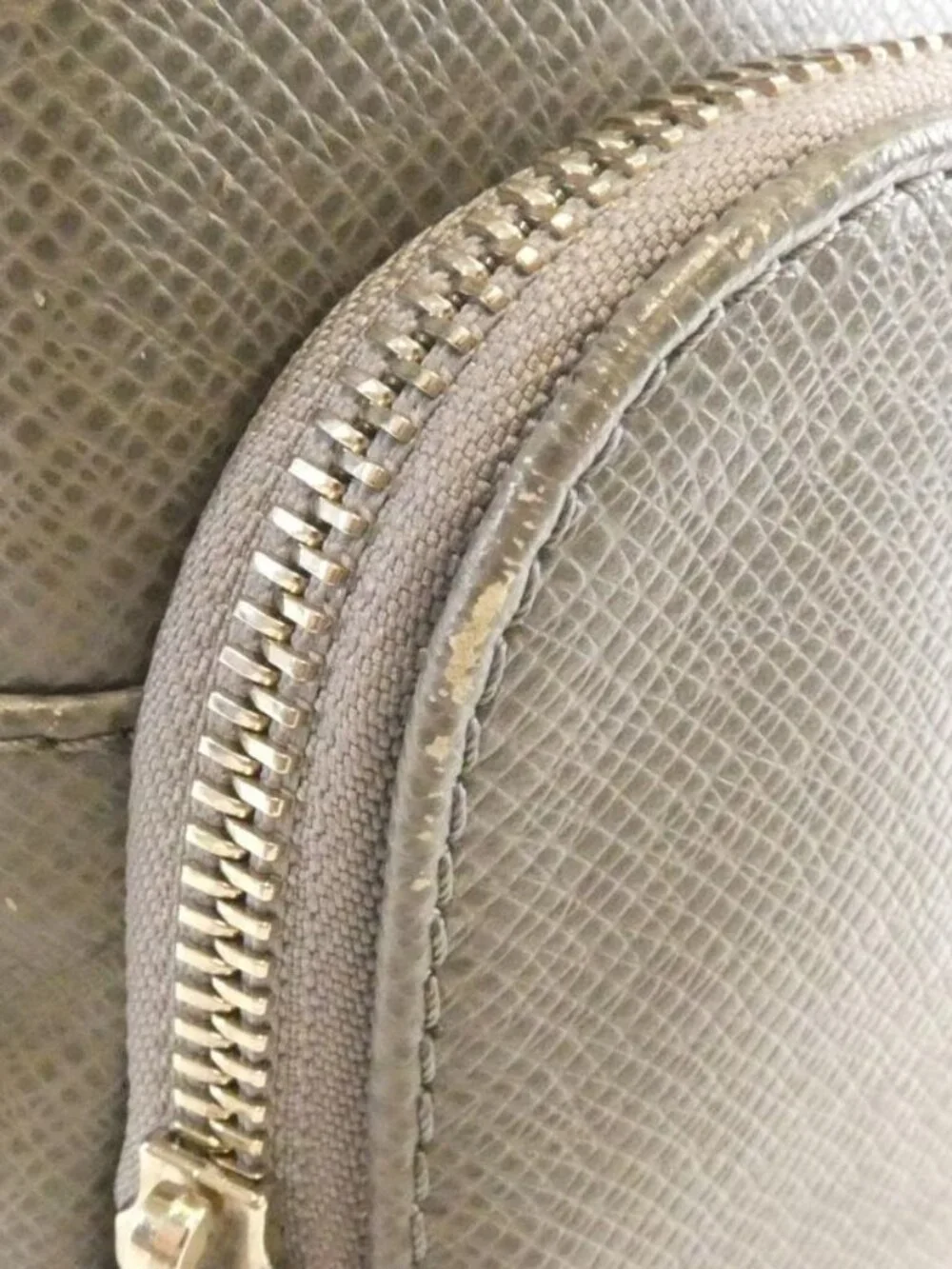 Louis Vuitton Taiga Avenue Sling Bag Gris